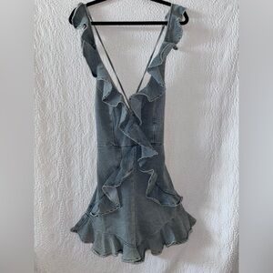 Rosevelvet Sleeveless Crossback V-Neck Ruffle Romper